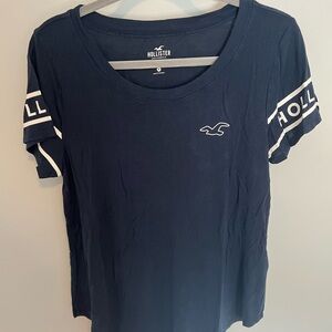 Hollister Women's Dark Blue Short Sleeve Tee